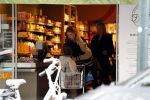 Amsterdam 25 mei 2016 
Doiutzen Kroes doet boodschappen met haar dochter Myllena Mae.