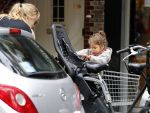 Amsterdam 25 mei 2016 
Doiutzen Kroes doet boodschappen met haar dochter Myllena Mae.