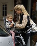 Amsterdam 25 mei 2016 
Doiutzen Kroes doet boodschappen met haar dochter Myllena Mae.