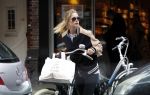 Amsterdam 25 mei 2016 
Doiutzen Kroes doet boodschappen met haar dochter Myllena Mae.