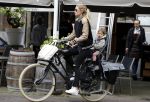 Amsterdam 25 mei 2016 
Doiutzen Kroes doet boodschappen met haar dochter Myllena Mae.