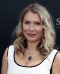 Amsterdam 31 mei 2016
Premiere nieuwste film van Paul Verhoeven Elle in Tuschinski.
Elle v Rijn met partner