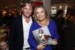 Amsterdam 29 mei 2016
Presentatie het grote knuffelboek van Nederland gemaakt door Gallyon v Vessem.
De presentatie was bij Scheltema. Gallyon met man en dochter