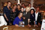 Amsterdam 29 mei 2016
Presentatie het grote knuffelboek van Nederland gemaakt door Gallyon v Vessem.
De presentatie was bij Scheltema. Gallyon met sbs 6 collega's Marlayne Sahupala Ria Bremer Selma v Dijk Viktor Brand Mirella v Markus en Maureen du Toit