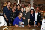 Amsterdam 29 mei 2016
Presentatie het grote knuffelboek van Nederland gemaakt door Gallyon v Vessem.
De presentatie was bij Scheltema. Gallyon met sbs 6 collega's Marlayne Sahupala Ria Bremer Selma v Dijk Viktor Brand Mirella v Markus en Maureen du Toit