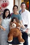 Amsterdam 29 mei 2016
Presentatie het grote knuffelboek van Nederland gemaakt door Gallyon v Vessem.
De presentatie was bij Scheltema. Broer Gallyon met gezin