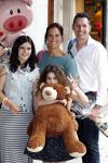 Amsterdam 29 mei 2016
Presentatie het grote knuffelboek van Nederland gemaakt door Gallyon v Vessem.
De presentatie was bij Scheltema. Broer Gallyon met gezin