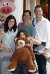 Amsterdam 29 mei 2016
Presentatie het grote knuffelboek van Nederland gemaakt door Gallyon v Vessem.
De presentatie was bij Scheltema. Broer Gallyon met gezin