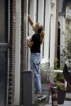 Amsterdam 3 juni 2016
Georgina Verbaan verlaat haar huis.