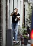 Amsterdam 3 juni 2016
Georgina Verbaan verlaat haar huis.