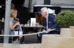 Amsterdam 4 juni 2016 
Gerard Cox en Annemarie Oster op terras bij hotel Americain.