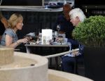 Amsterdam 4 juni 2016 
Gerard Cox en Annemarie Oster op terras bij hotel Americain.