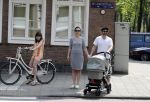 Amsterdam 28 mei 2016
Horace Cohen aan het wandelen met zijn vrouw en dochter.