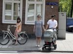 Amsterdam 28 mei 2016
Horace Cohen aan het wandelen met zijn vrouw en dochter.