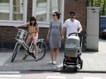 Amsterdam 28 mei 2016
Horace Cohen aan het wandelen met zijn vrouw en dochter.