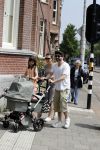 Amsterdam 28 mei 2016
Horace Cohen aan het wandelen met zijn vrouw en dochter.