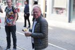 Amsterdam 31 mei 2016
Jack Spijkerman eet een patatje/frietje op straat