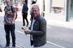 Amsterdam 31 mei 2016
Jack Spijkerman eet een patatje/frietje op straat