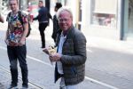 Amsterdam 31 mei 2016
Jack Spijkerman eet een patatje/frietje op straat