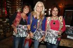 Amsterdam 26 mei 2016 
Boekpresentatie boek over ABBA in the Harbour Club . LUV ontvangt het boek uit handen van de schrijver Stany v Wymeersch