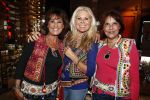 Amsterdam 26 mei 2016 
Boekpresentatie boek over ABBA in the Harbour Club . LUV ontvangt het boek uit handen van de schrijver Stany v Wymeersch
