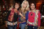 Amsterdam 26 mei 2016 
Boekpresentatie boek over ABBA in the Harbour Club . LUV ontvangt het boek uit handen van de schrijver Stany v Wymeersch
