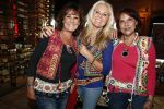Amsterdam 26 mei 2016 
Boekpresentatie boek over ABBA in the Harbour Club . LUV ontvangt het boek uit handen van de schrijver Stany v Wymeersch