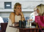 Amsterdam 5 juni 2016
Mariska v Kolck met een vriendin op terras.