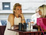 Amsterdam 5 juni 2016
Mariska v Kolck met een vriendin op terras.