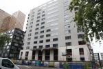 Amsterdam 23 mei 2016
In dit appartementen complex heeft Martin Garrix 3 appartementen gekocht om er 1 groot penthouse van te maklen. . Het gebouw op de zuidas heet intermezzo
