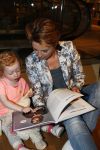 Amsterdam 29 mei 2016
Presentatie het grote knuffelboek van Nederland gemaakt door Gallyon v Vessem.
De presentatie was bij Scheltema. Mirella v Markus met dochter en vriendin