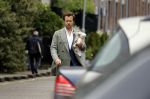 Amsterdam 23 mei 2016
Thijs Romer verlaat zijn huis om vervolgens met Katja haar auto weg te rijden.