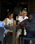 Amsterdam 4 juni 2016 
Ursul de Geer met vriendin op terras bij hotel Americain.