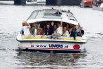 Amsterdam 26 mei 2016
Wesly Bronkhorst aan het varen met fans door de grachten van Amsterdam.