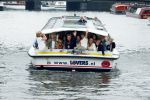 Amsterdam 26 mei 2016
Wesly Bronkhorst aan het varen met fans door de grachten van Amsterdam.