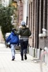 Amsterdam 18 maart 2013
Zangeres Anouk met haar zoon op straat in Amsterdam.
Peter Smulders bv