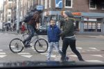 Amsterdam 18 maart 2013
Zangeres Anouk met haar zoon op straat in Amsterdam.
Peter Smulders bv