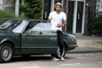 Amsterdam 2 juni 2017
Alain Clark gaat in zijn oldtimer BMW naar de school van zijn zoon waar een voorstelling wordt gegeven.
