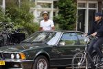 Amsterdam 2 juni 2017
Alain Clark gaat in zijn oldtimer BMW naar de school van zijn zoon waar een voorstelling wordt gegeven.