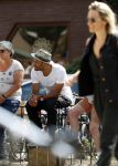 Amsterdam 2 juni 2017
Alain Clark gaat in zijn oldtimer BMW naar de school van zijn zoon waar een voorstelling wordt gegeven.