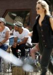 Amsterdam 2 juni 2017
Alain Clark gaat in zijn oldtimer BMW naar de school van zijn zoon waar een voorstelling wordt gegeven.