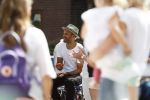 Amsterdam 2 juni 2017
Alain Clark gaat in zijn oldtimer BMW naar de school van zijn zoon waar een voorstelling wordt gegeven.