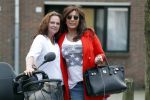 Breda 11 mei 2017
Andrea van der Kaap de weduwe van Sugar Lee Hooper op haar scootmobiel. Andrea met Valerie Lampereur