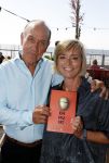Zandvoort 1 juni 2017 
Boekpresentatie Peter Romer en zijn vrouw Anette Hock in standtent Rapa Nui . Hun kinderen waaronder Thijs en Nienke kregen het eerste boek.