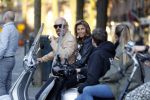 Amsterdam 16 juni 2017
Astrid Joosten achter op de vespa scooter bij Maik de Boer