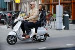 Amsterdam 16 juni 2017
Astrid Joosten achter op de vespa scooter bij Maik de Boer