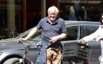 Amsterdam 28 mei 2017
Barrie Stevens op de fiets in amsterdam zuid