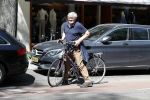 Amsterdam 28 mei 2017
Barrie Stevens op de fiets in amsterdam zuid