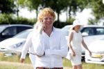 Haarzuilens 21 juni 2017
Haringparty bij kasteel de Haar.  Ben Woldring bellend op parkeerplaats