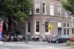 Amsterdam 2 juni 2017
Blushing Amsterdam tegen over van gogh museum. De zaak is van Gordon